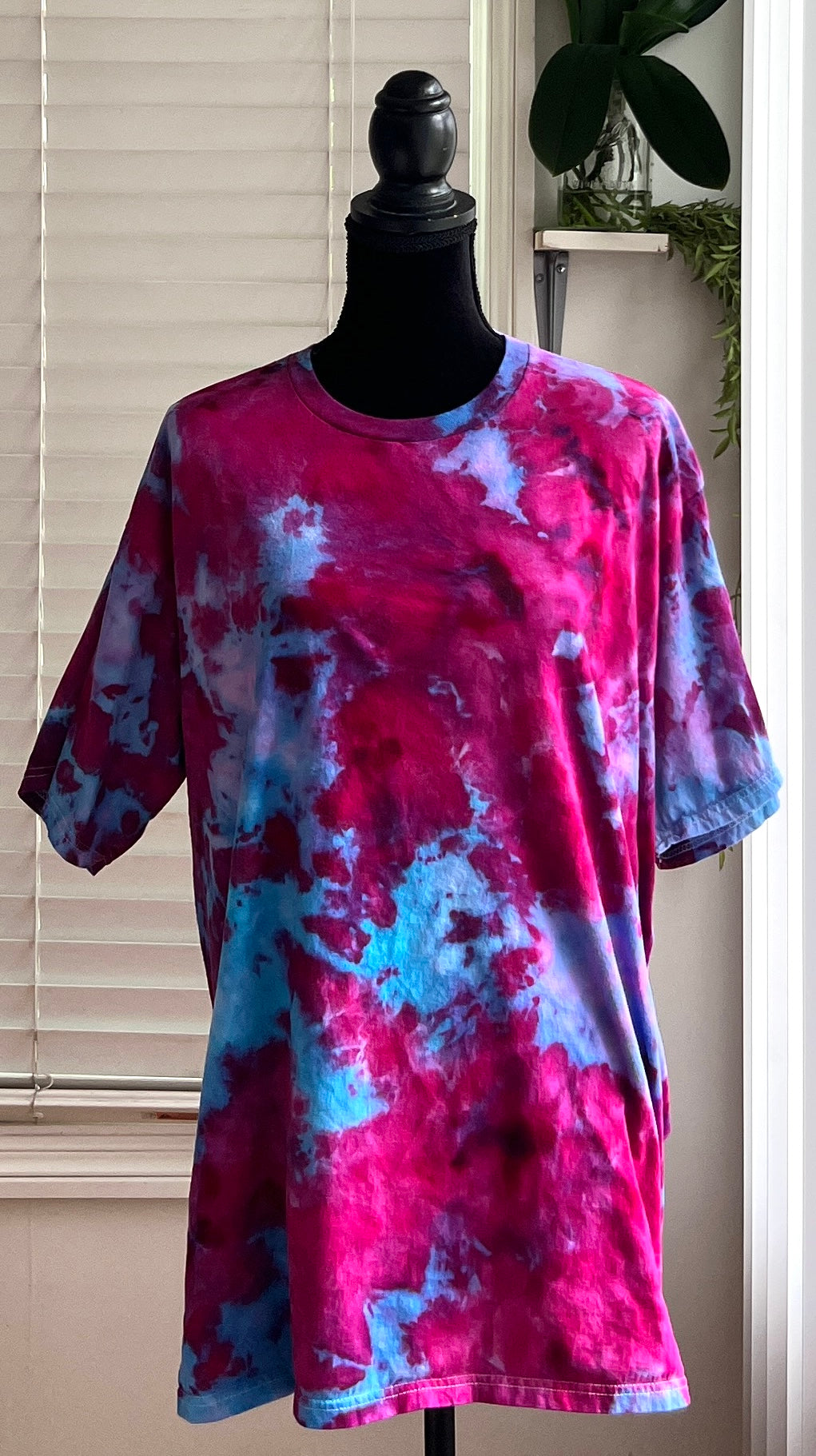 SIZE 2XL - RASPBERRY BERET TIE DYE T-SHIRT
