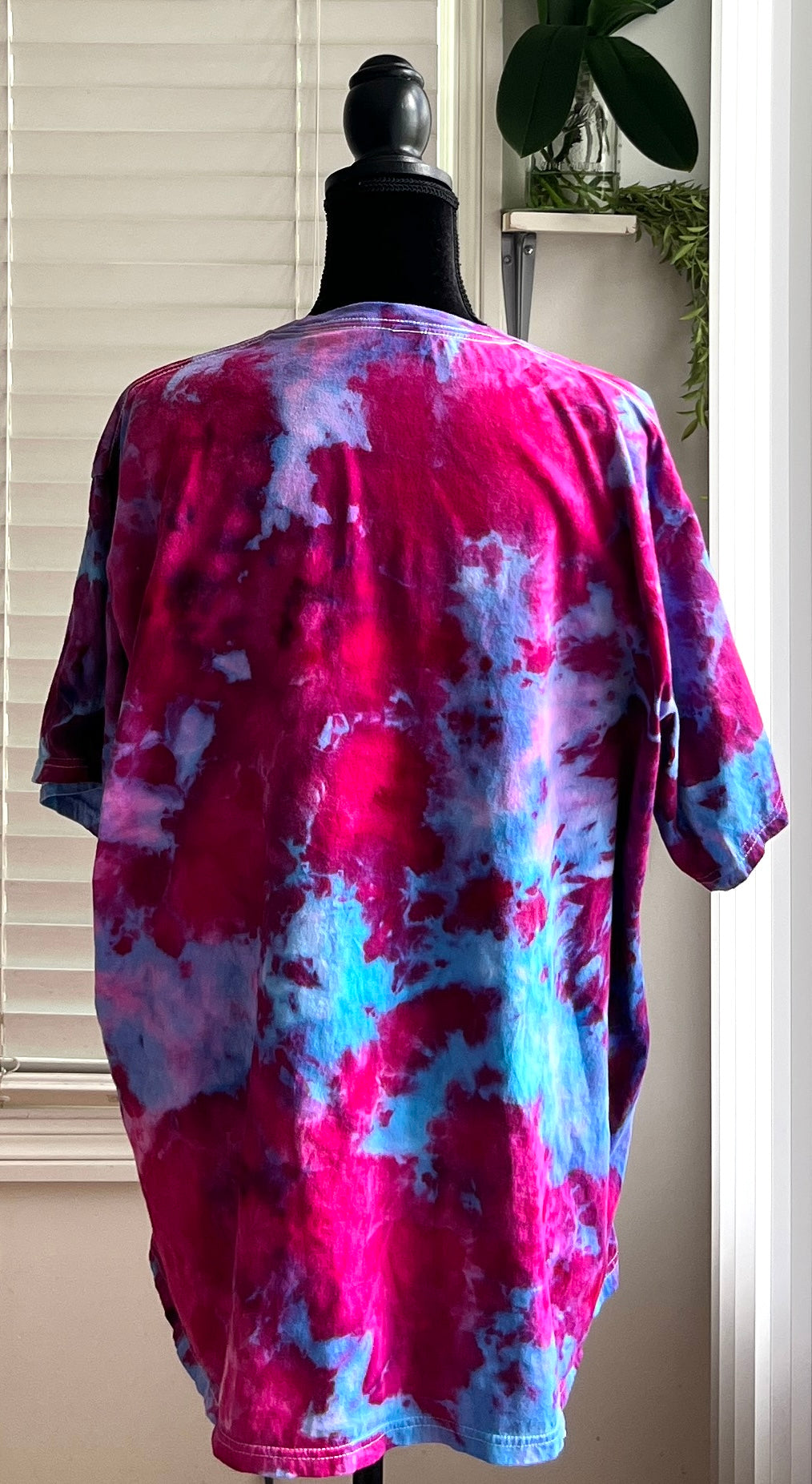 SIZE 2XL - RASPBERRY BERET TIE DYE T-SHIRT