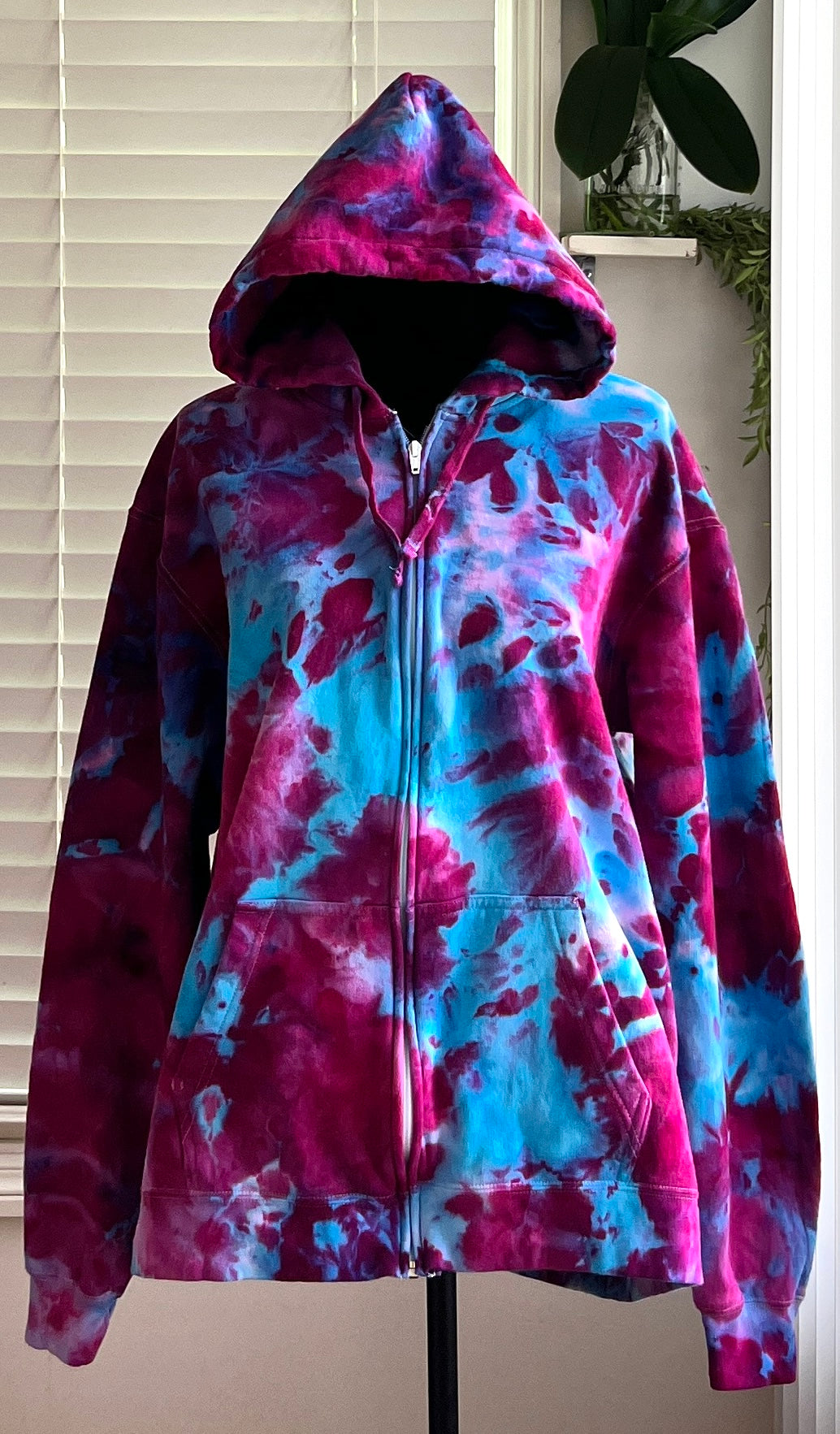 SIZE XL - RASPBERRY BERET TIE DYE FULL ZIP HOODIE