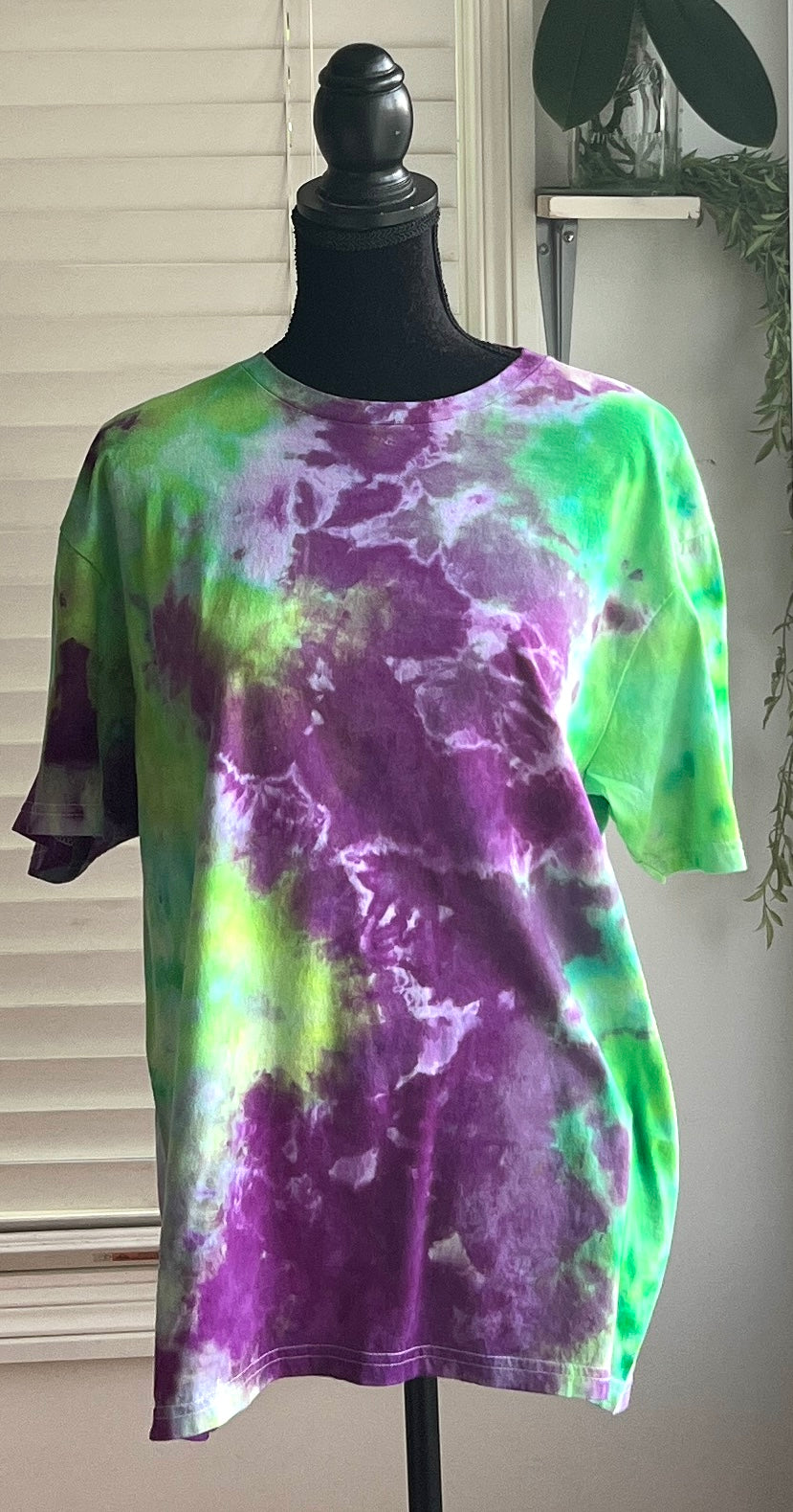SIZE LARGE - JUICY BEETLE TIE DYE T-SHIRT