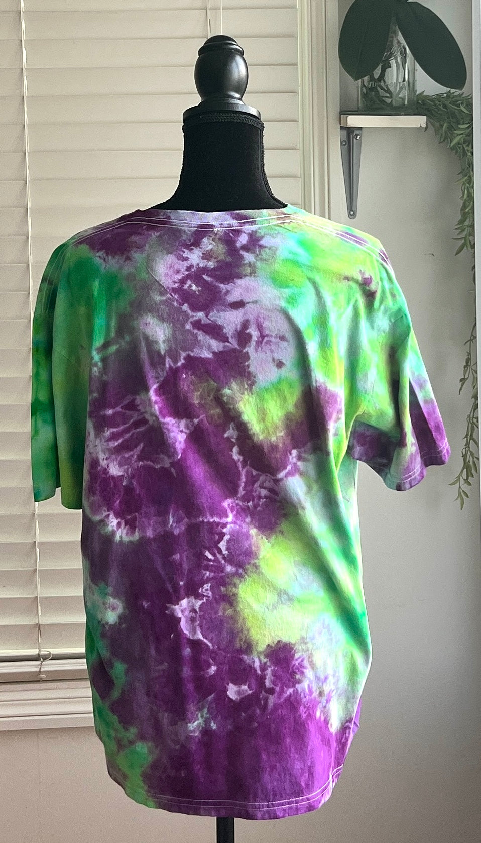 SIZE LARGE - JUICY BEETLE TIE DYE T-SHIRT