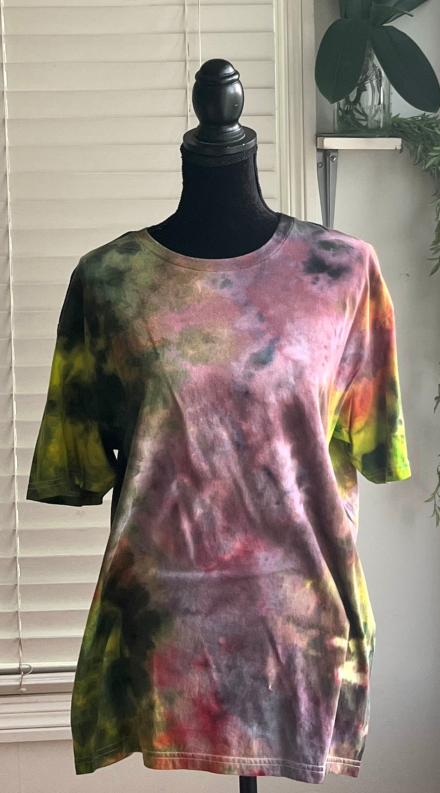 SIZE LARGE - MELTED CRAYONS TIE DYE T-SHIRT