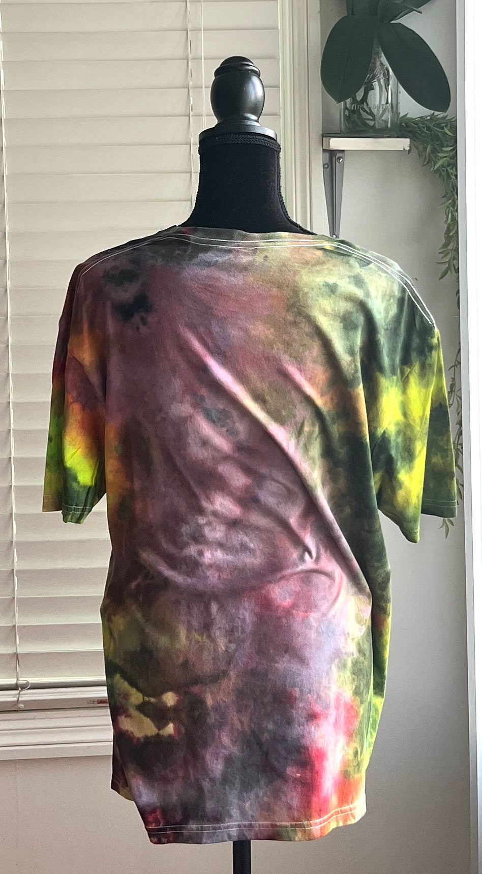 SIZE LARGE - MELTED CRAYONS TIE DYE T-SHIRT
