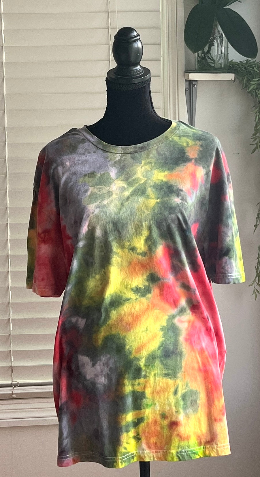 SIZE XLARGE - MELTED CRAYONS TIE DYE T-SHIRT
