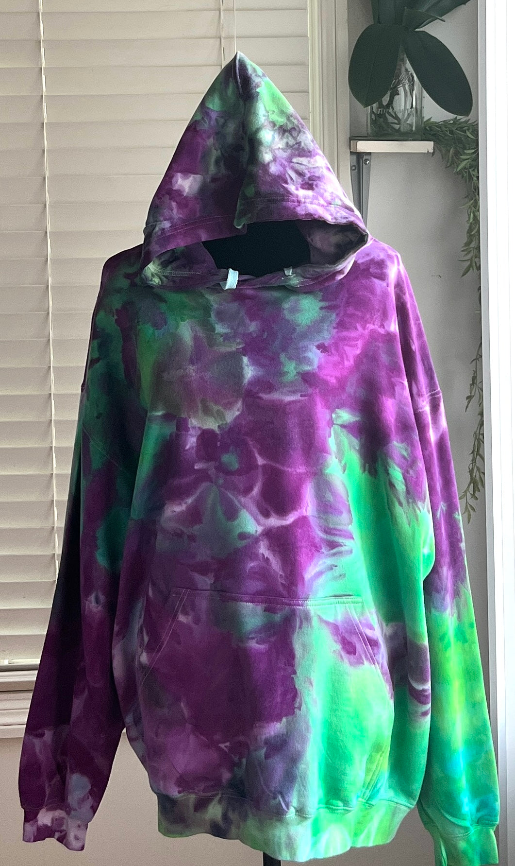SIZE 2X-LARGE - JUICY BEETLE TIE DYE HOODIE