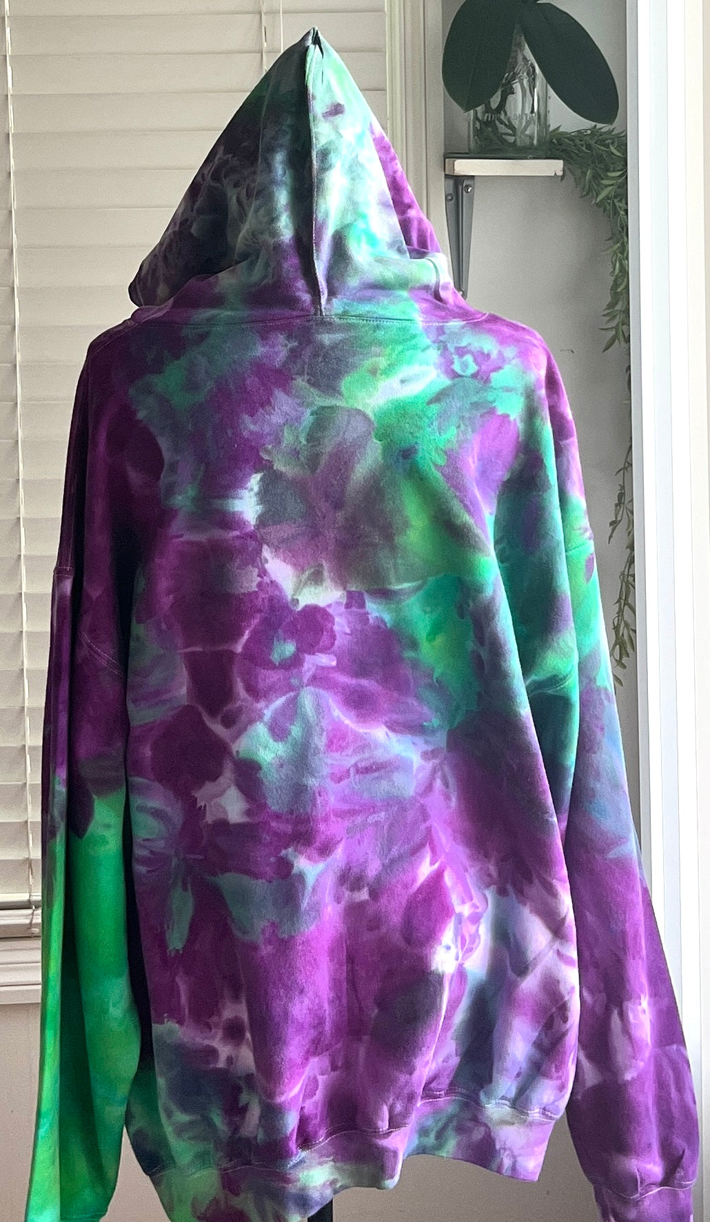 SIZE 2X-LARGE - JUICY BEETLE TIE DYE HOODIE