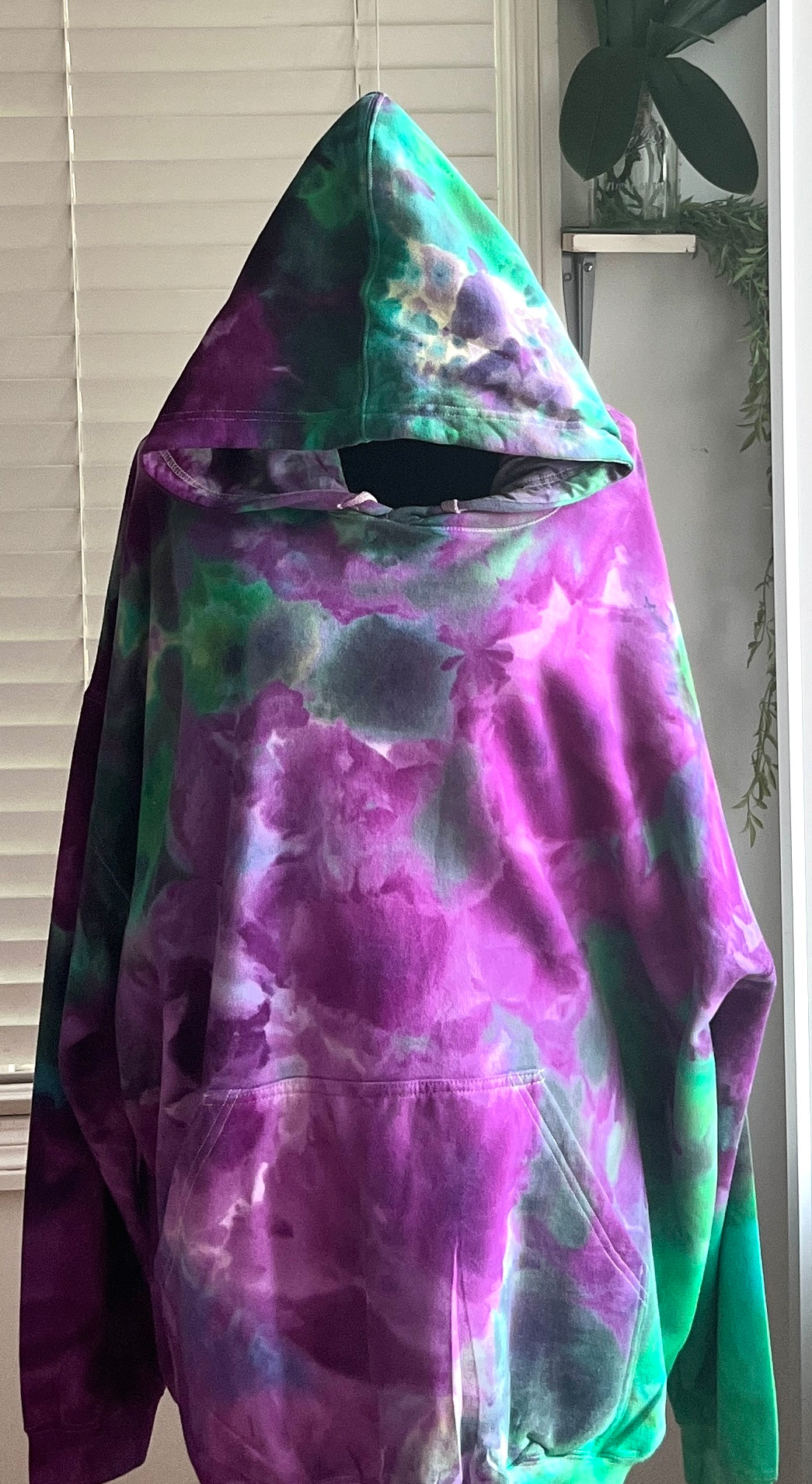 SIZE 5X-LARGE - JUICY BEETLE TIE DYE HOODIE