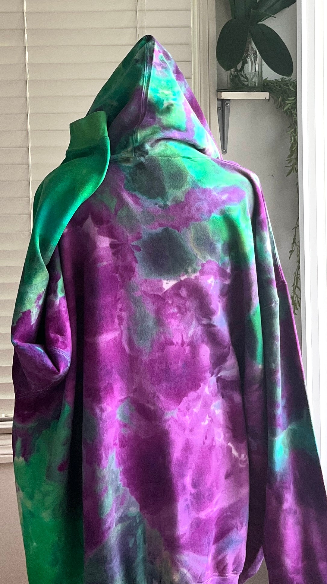 SIZE 5X-LARGE - JUICY BEETLE TIE DYE HOODIE